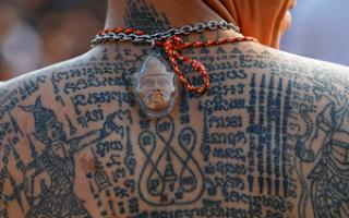Tatuaje mágico Bruja en una escoba significado del tatuaje