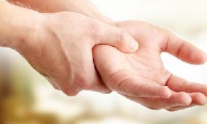 Защо ръцете се тресят - основните причини и методи за лечение Какво трябва да се направи, за да се предотврати треперенето на ръцете?