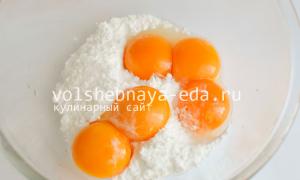 Domači jajčni liker: kako narediti in kaj piti z Jajčni liker recept